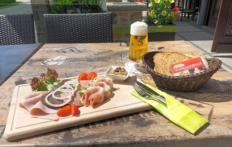 Restaurant Pension Im Pfenn image
