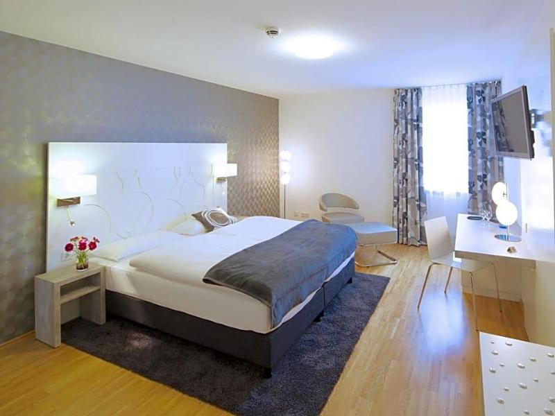 Hotel Karolinger Hof image