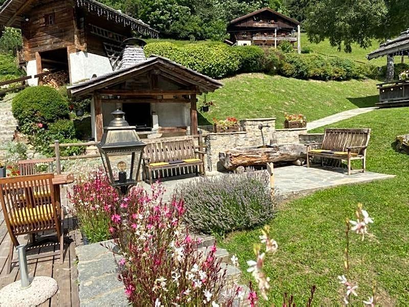 Les Chalets De La Serraz image