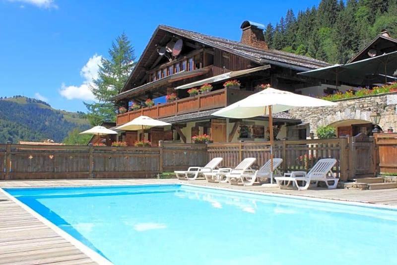 Les Chalets De La Serraz image