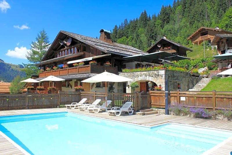 Les Chalets De La Serraz image