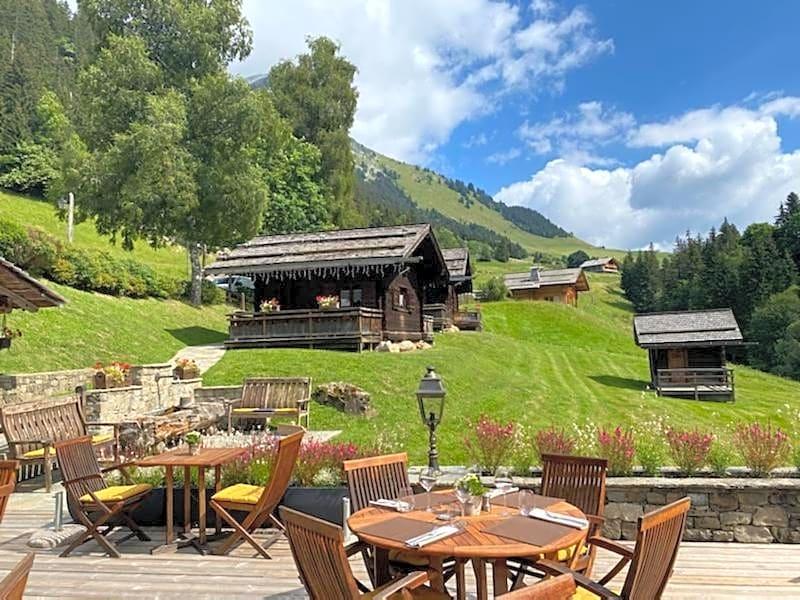 Les Chalets De La Serraz image