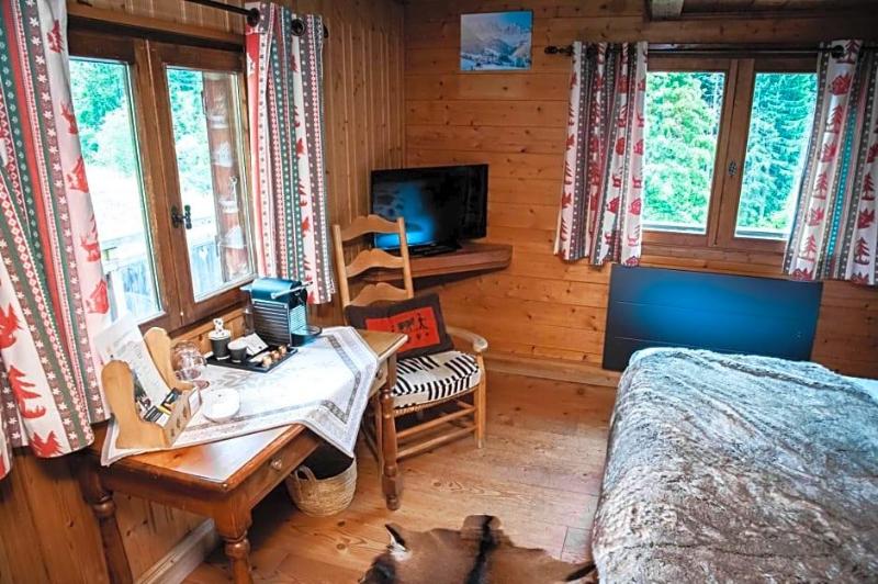 Les Chalets De La Serraz image