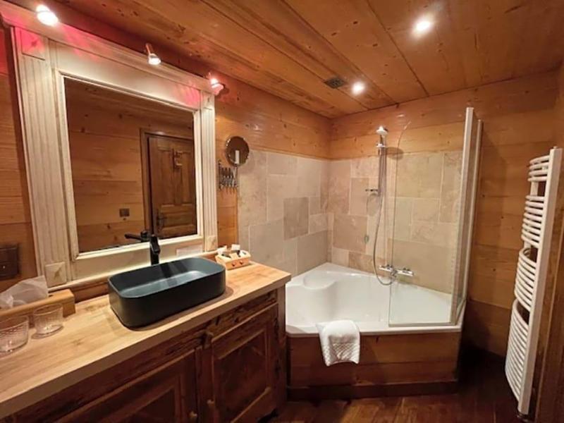 Les Chalets De La Serraz image