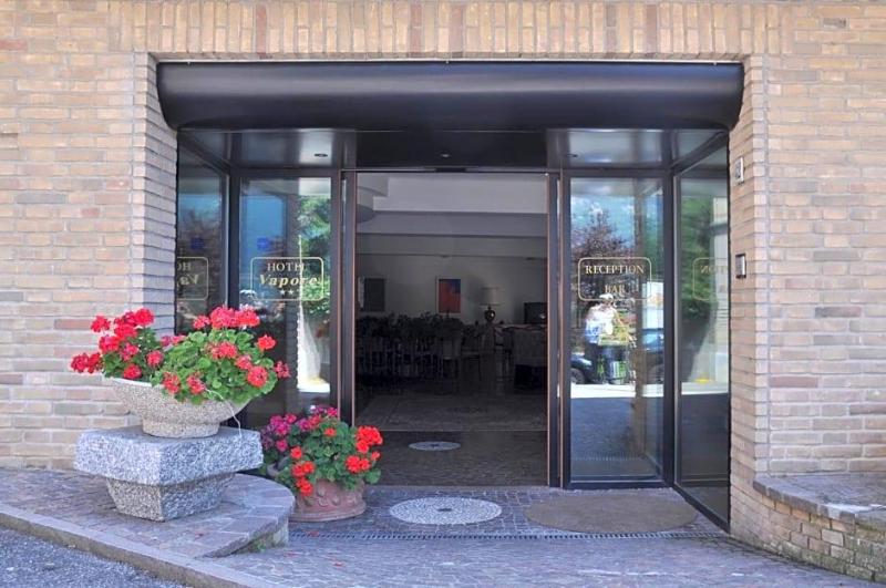 Hotel Ristorante Vapore image