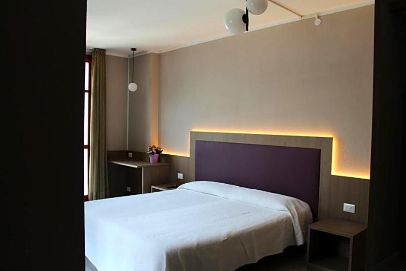 Hotel Ristorante Vapore image