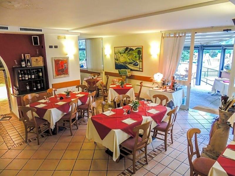 Albergo Lario image
