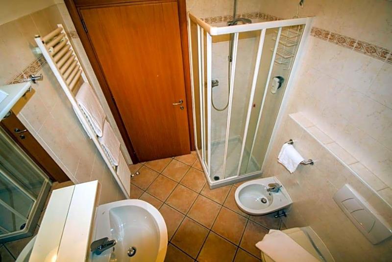 Albergo Lario image
