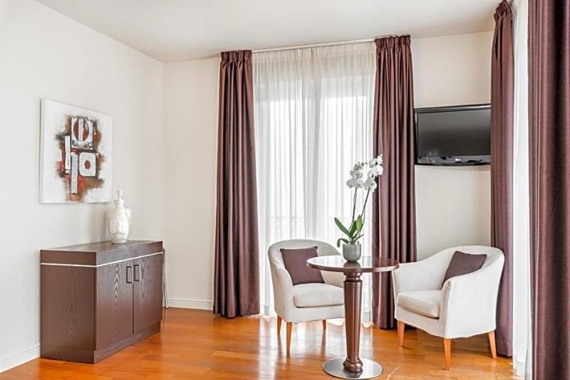 Hotel Residence Exclusive image