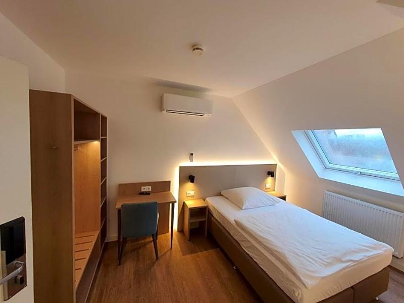 Hotel Zur Traube image