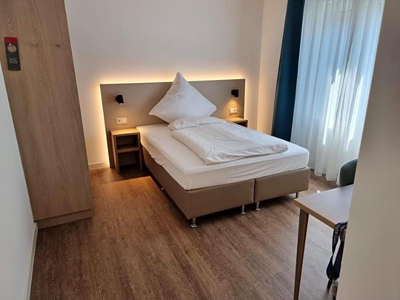 Hotel Zur Traube image