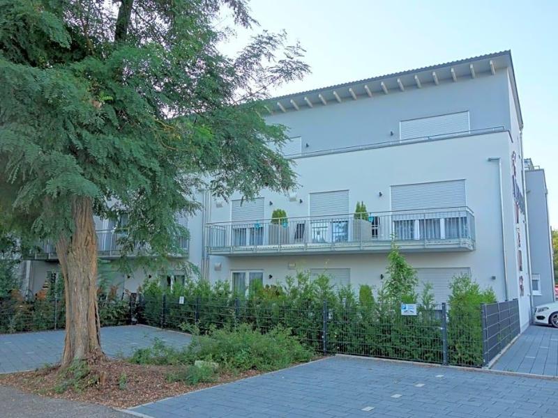 Victoria Living image
