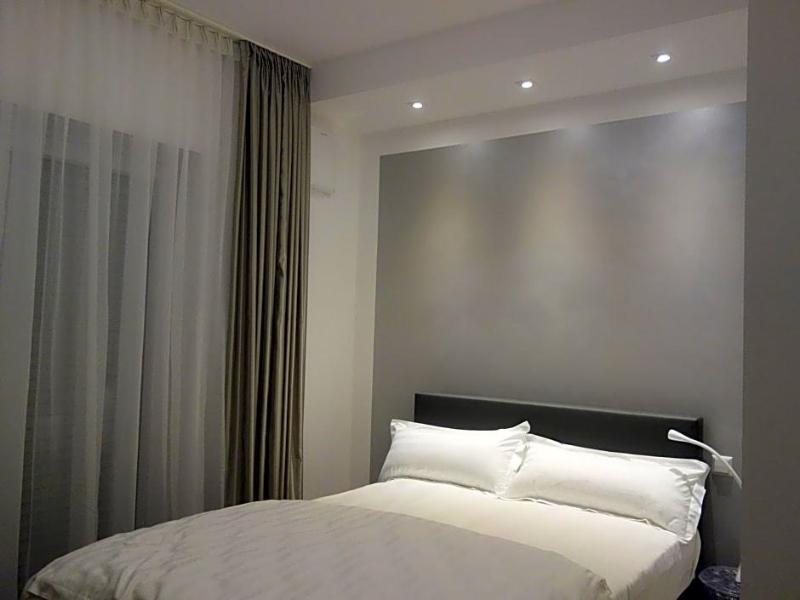 Victoria Living image