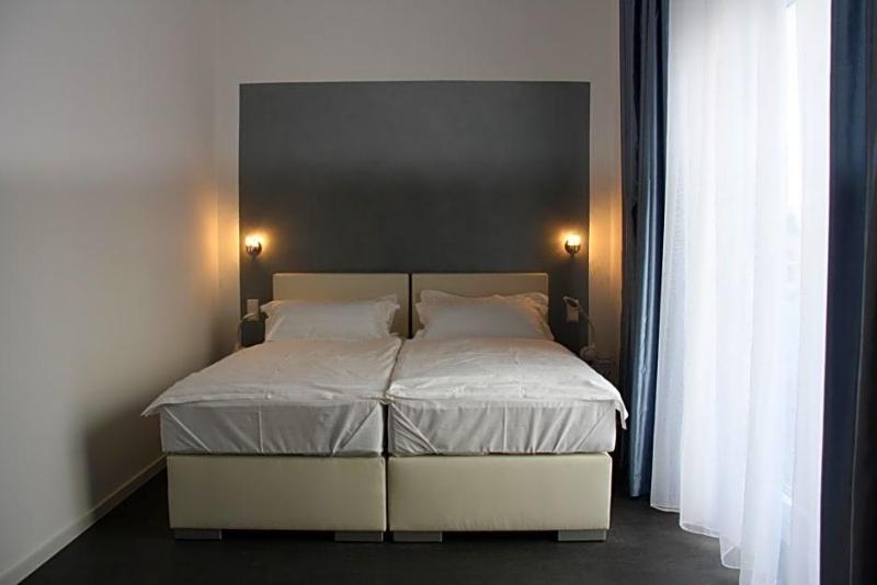Victoria Living image