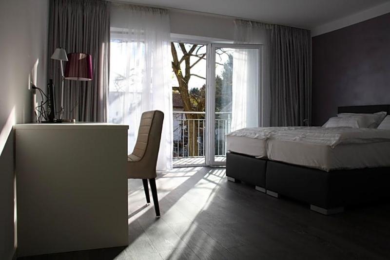 Victoria Living image
