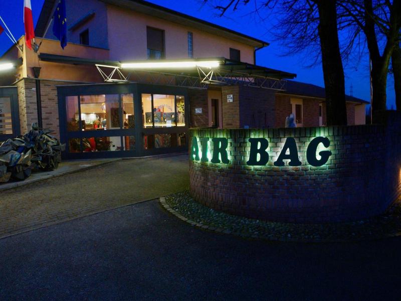 Hotel Air Bag image