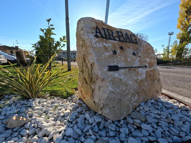 Hotel Air Bag image