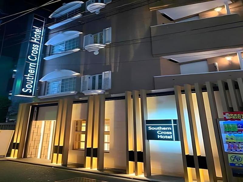 City Hotel Southern Cross image