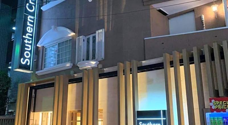 City Hotel Southern Cross image