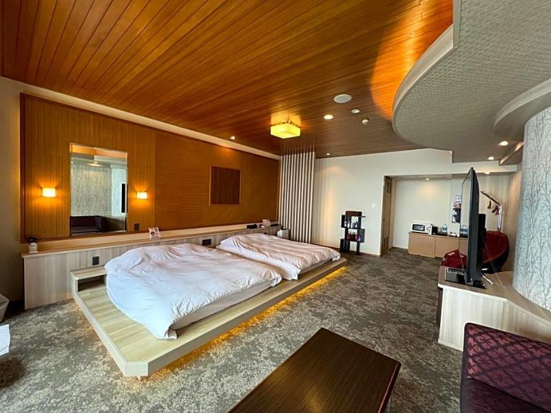Sky Tower Sweet 4 Beppu Resort Love Hotel image