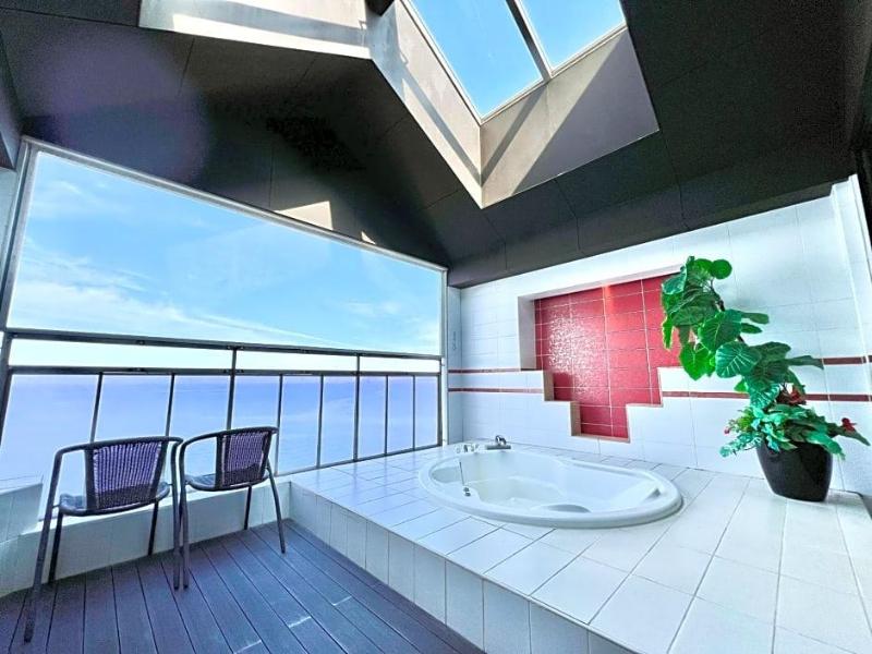 Sky Tower Sweet 4 Beppu Resort Love Hotel image