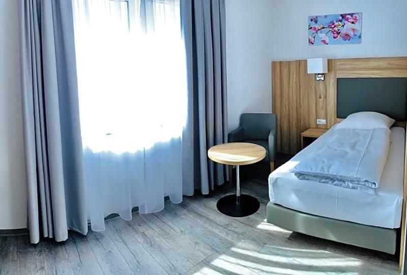 Garni Hotel Zur Krone image