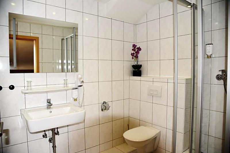 Garni Hotel Zur Krone image