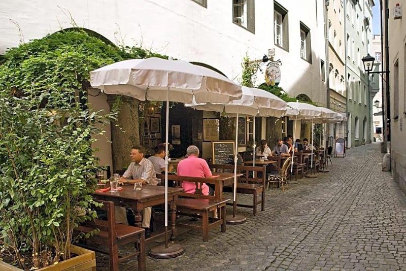 Restaurant Dicker Mann Hotel Zum Blauen Krebs image
