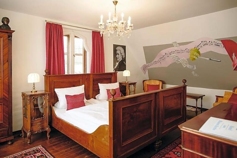 Restaurant Dicker Mann Hotel Zum Blauen Krebs image