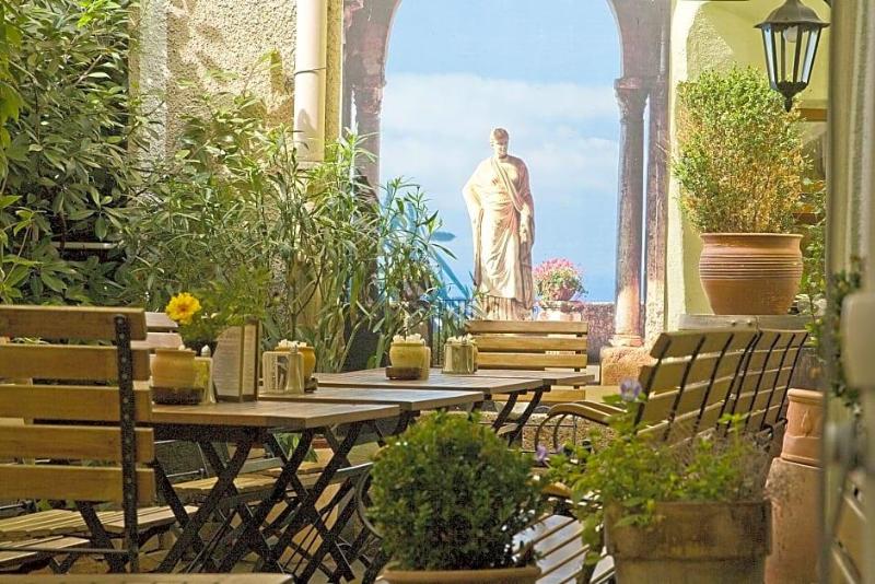 Restaurant Dicker Mann Hotel Zum Blauen Krebs image