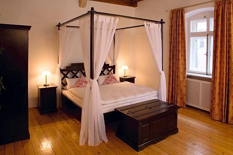 Restaurant Dicker Mann Hotel Zum Blauen Krebs image