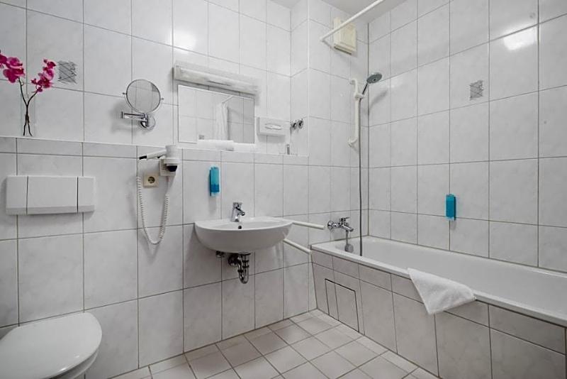 Maximilian Hotel Apartments Weil Am Rhein Basel image