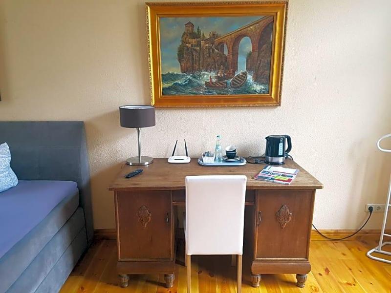 Schillers Hotel Cafv Garni image