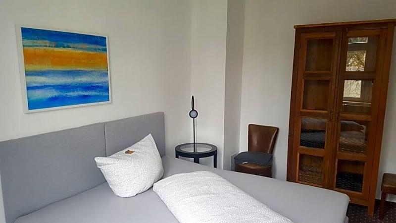 Schillers Hotel Cafv Garni image