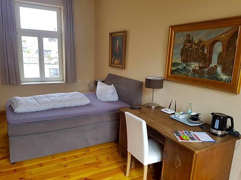 Schillers Hotel Cafv Garni image