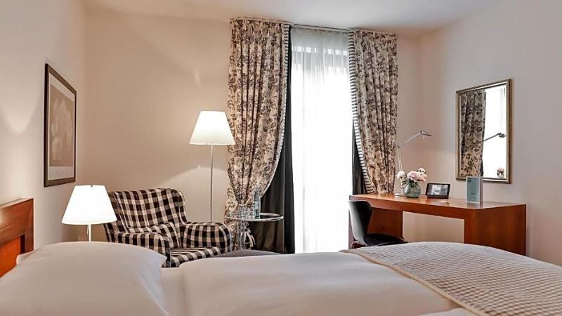 Zeller Hotel Restaurant image