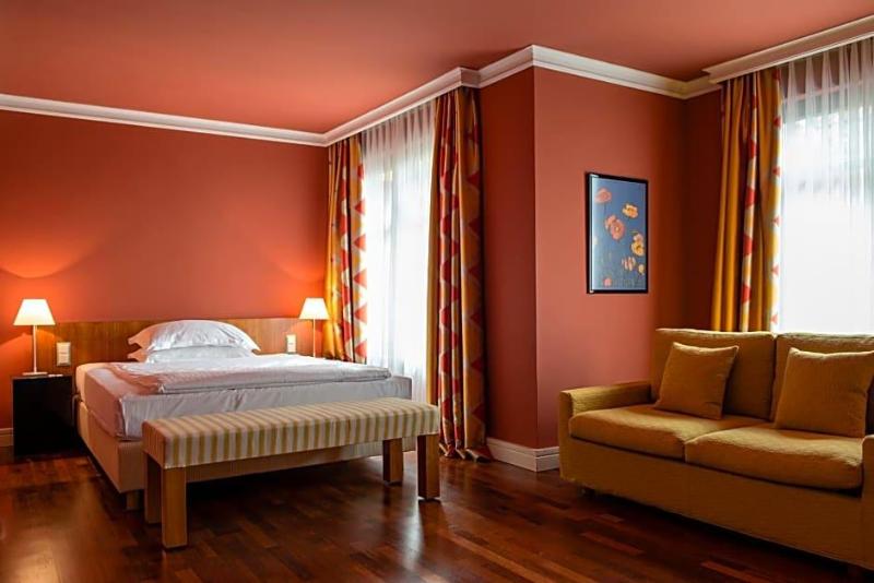 Zeller Hotel Restaurant image