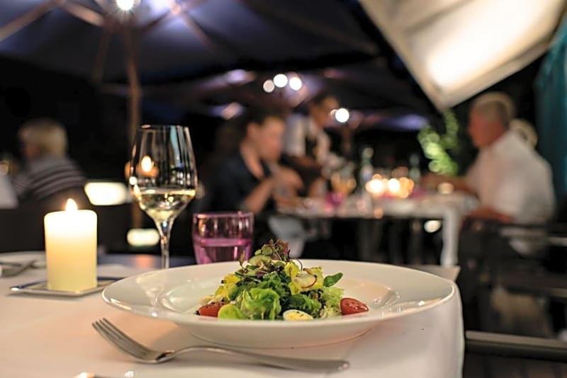 Zeller Hotel Restaurant image