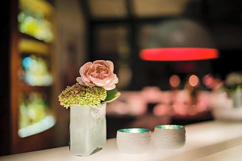 Zeller Hotel Restaurant image
