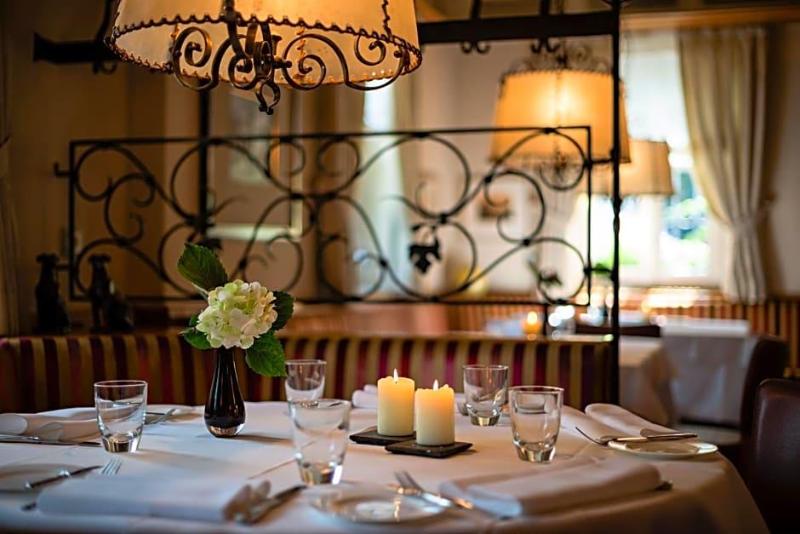 Zeller Hotel Restaurant image