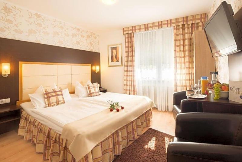 Hotel Central image