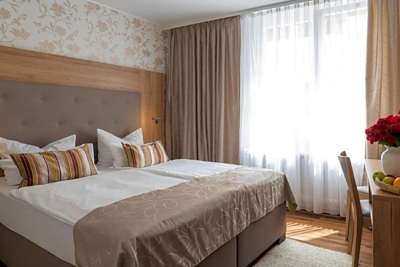 Hotel Central image