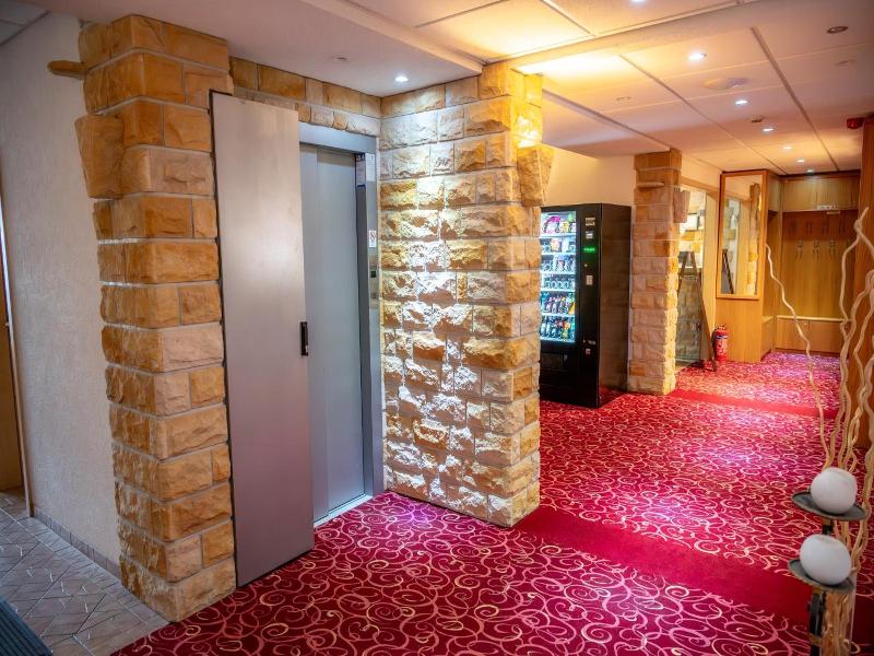 Aara Hotel image