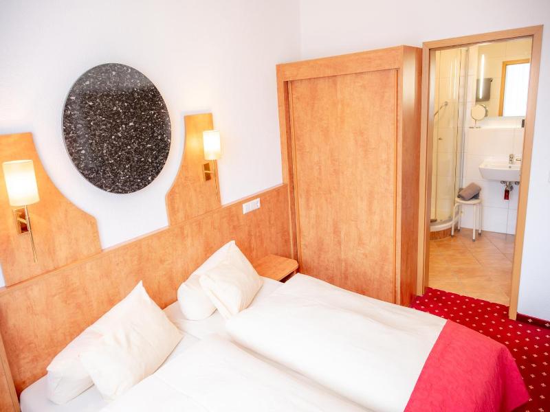 Aara Hotel image