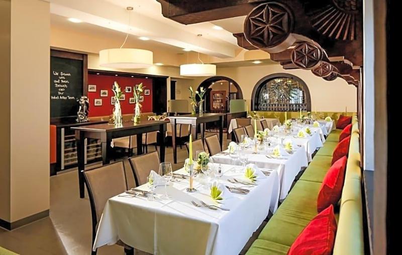Adler Hotel Restaurant Grovu Gerau image