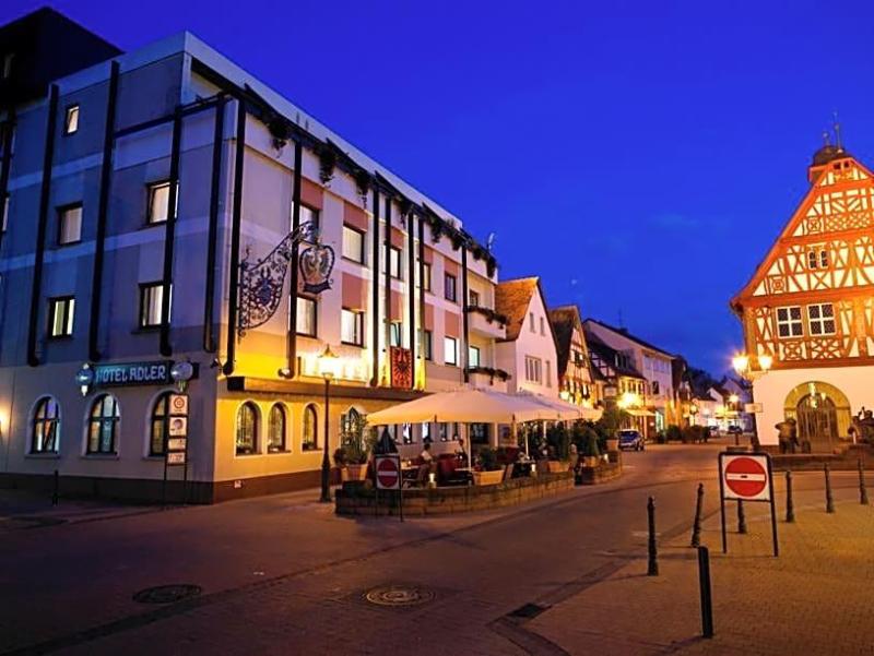 Adler Hotel Restaurant Grovu Gerau image