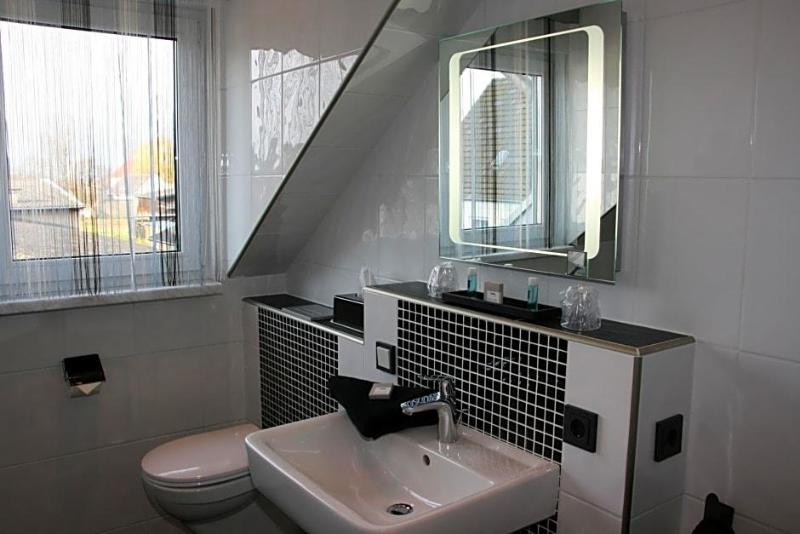 Hotel Zur Wasserburg image