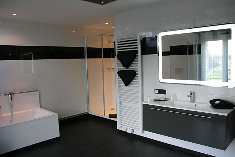 Hotel Zur Wasserburg image