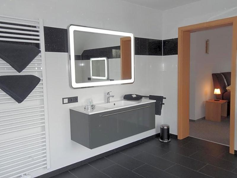 Hotel Zur Wasserburg image