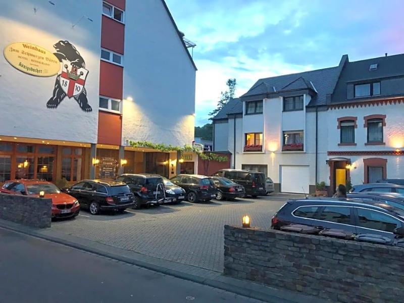 Hotel Weinhaus Zum Schwarzen Bv Ren image